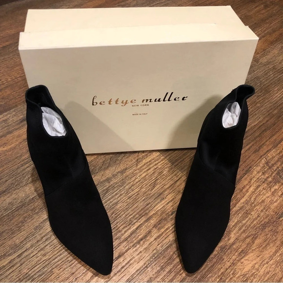 NIB Bettye Muller Gidget Black Suede Stretch Bootie Size 7.5 - Picture 2 of 13